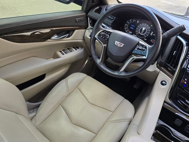 Used 2018 Cadillac Escalade ESV Premium Luxury AWD/4WD image 29