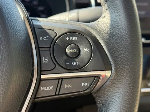 Used 2022 Toyota Avalon XLE w/ Moonroof Package image 30