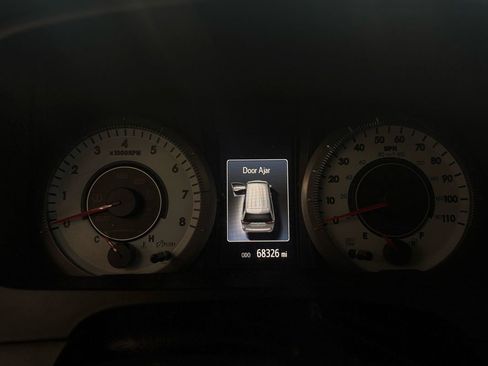 Used 2015 Toyota Sienna SE w/ SE Preferred Package FWD image 22