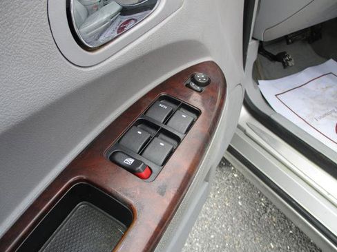 Used 2007 Buick LaCrosse CXL w/ Chromed Appearance Package image 9