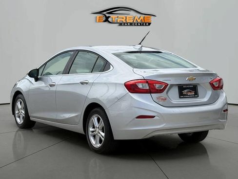 Used 2017 Chevrolet Cruze LT FWD image 4