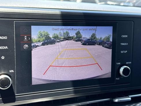 Used 2024 Kia Carnival LX FWD image 20