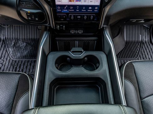 Used 2025 RAM 3500 Laramie image 29