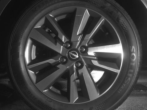 Used 2025 Nissan Versa SV FWD image 12