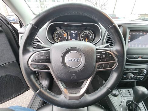 Used 2019 Jeep Cherokee Latitude Plus AWD/4WD image 21