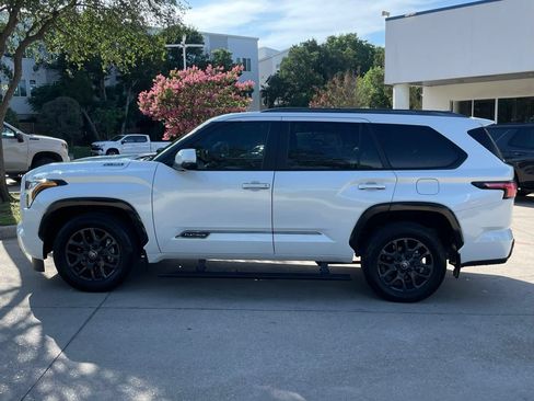 Used 2025 Toyota Sequoia Platinum AWD/4WD image 3
