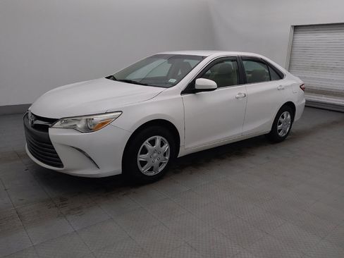 Used 2017 Toyota Camry LE image 2