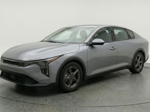 Used 2025 Kia K4 LXS image 3
