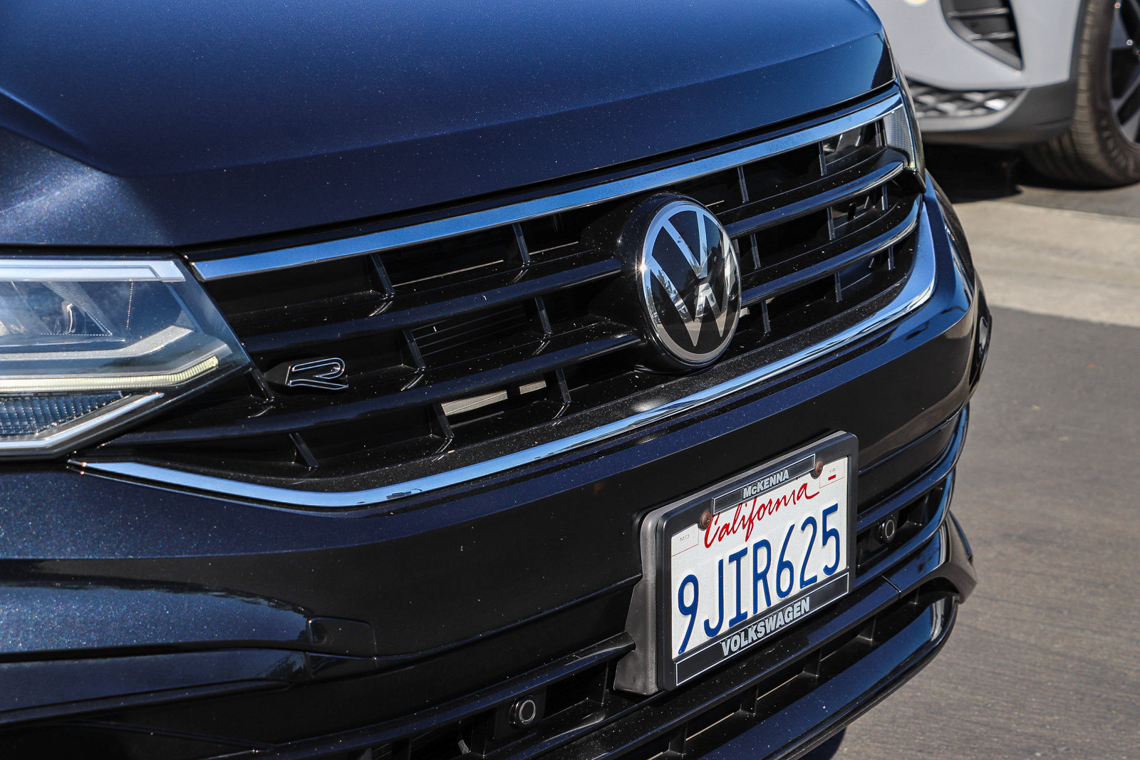 Used 2023 Volkswagen Tiguan SE R-Line FWD image 5
