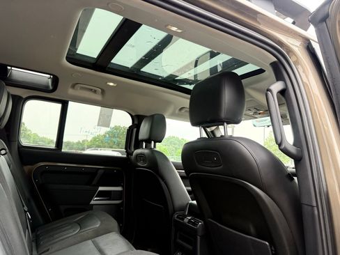 Used 2020 Land Rover Defender 110 SE AWD/4WD image 24