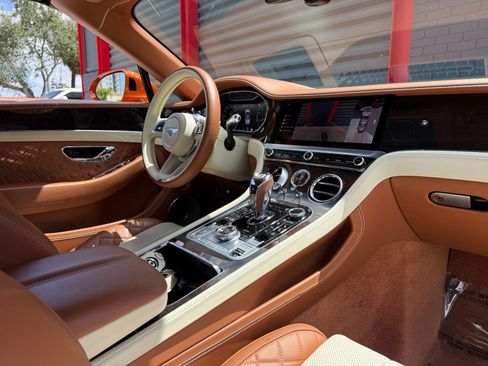 Used 2023 Bentley Continental GT Azure AWD/4WD image 40