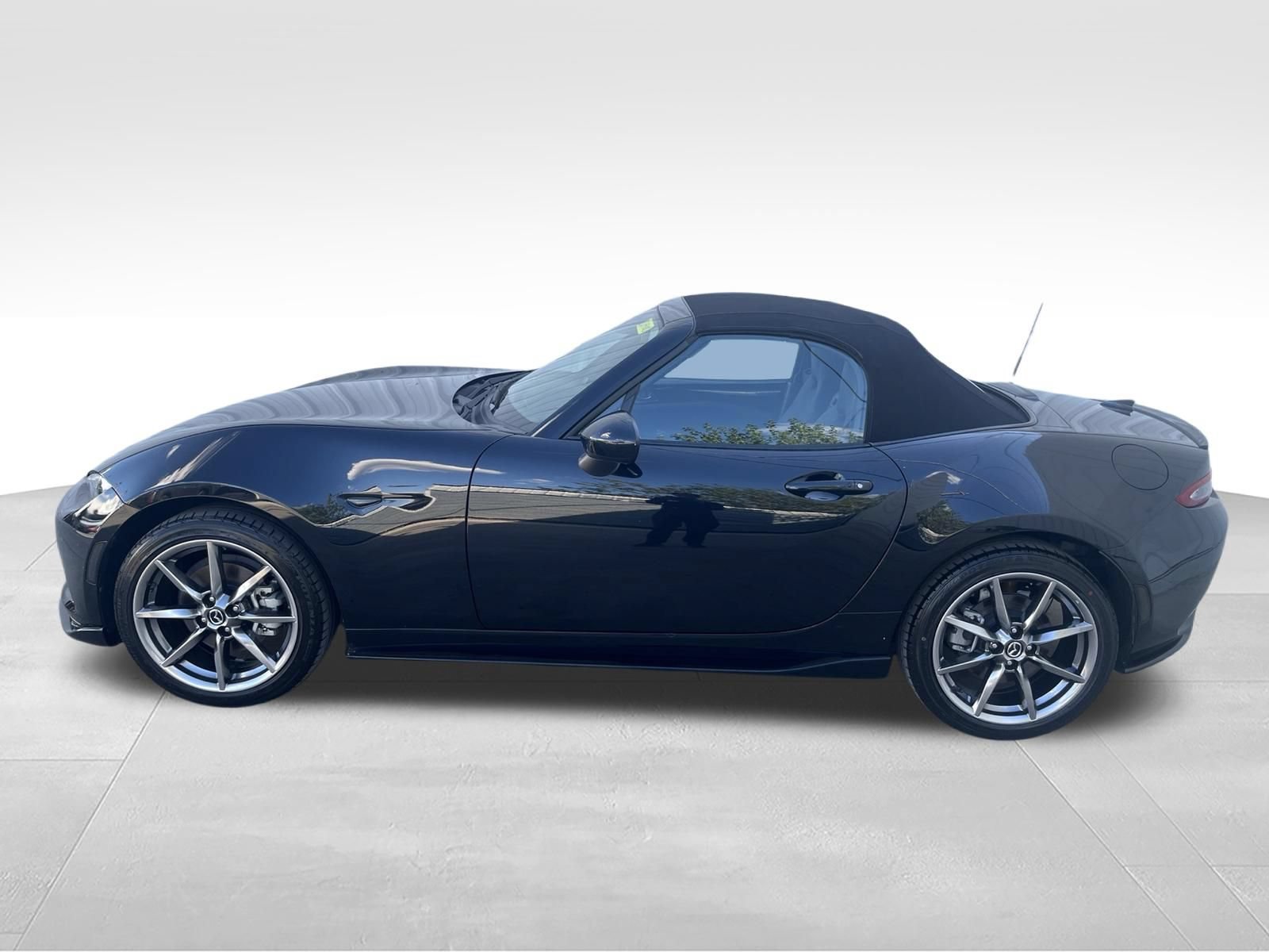 Used 2023 MAZDA MX-5 Miata Grand Touring RWD image 4