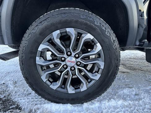 Used 2023 GMC Canyon Denali image 14