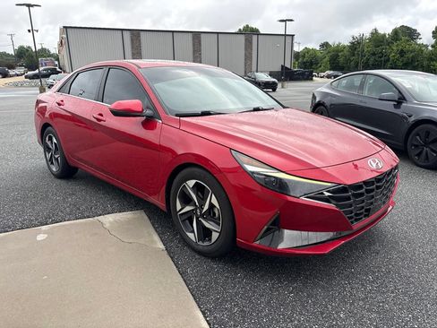 Used 2023 Hyundai Elantra Limited w/ Preferred Accessory Package FWD image 8