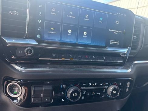 Used 2024 Chevrolet Silverado 2500 LTZ w/ LTZ Convenience Package AWD/4WD image 17