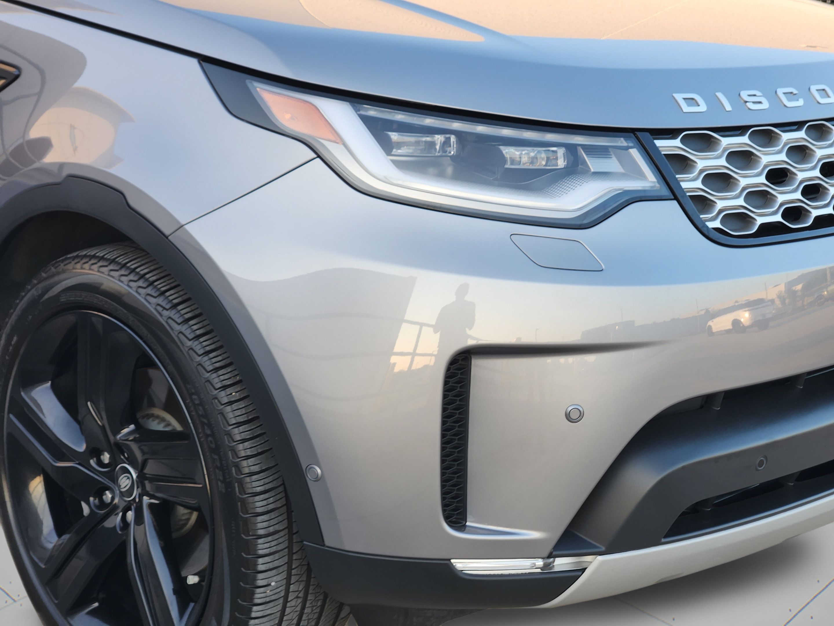 Certified 2025 Land Rover Discovery S AWD/4WD image 33