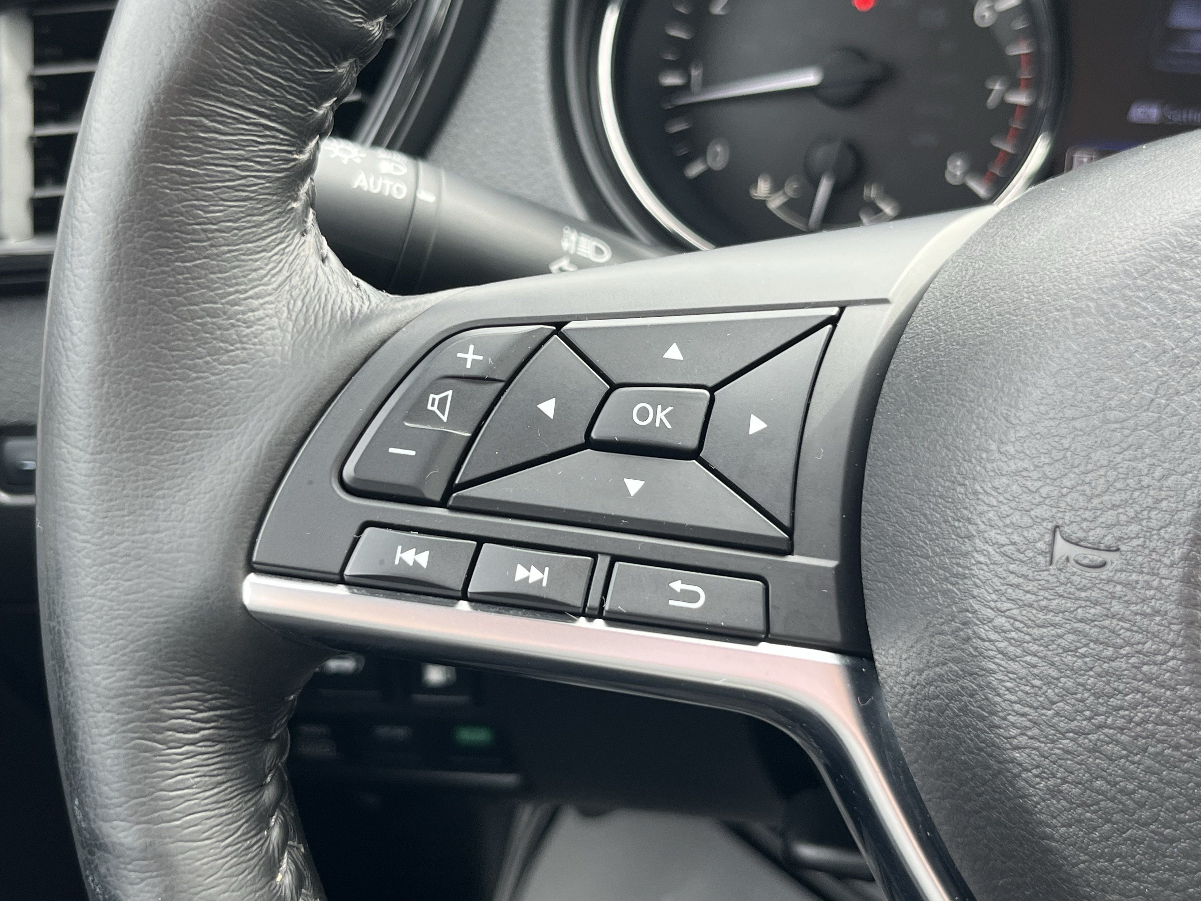Used 2019 Nissan Rogue SV w/ Premium Package AWD/4WD image 25