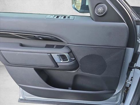 Used 2022 Land Rover Discovery S image 27