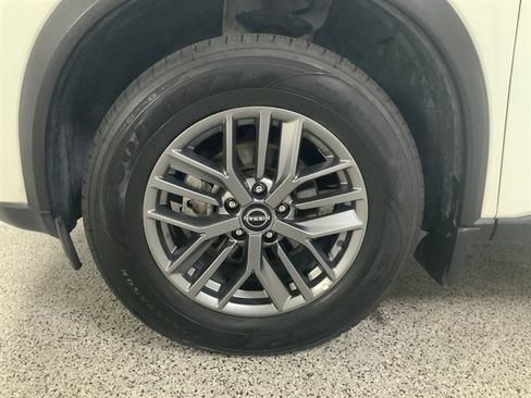 Used 2023 Nissan Rogue S AWD/4WD image 10