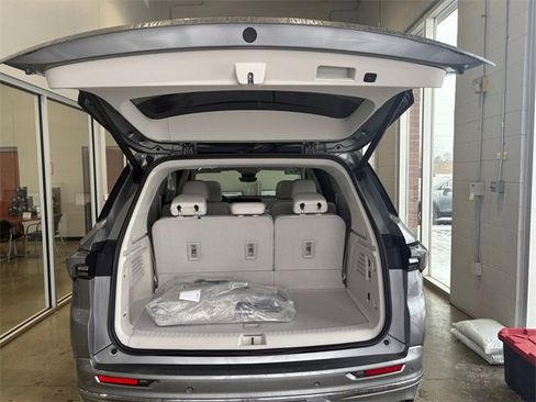 Used 2025 Buick Enclave Avenir w/ Super Cruise Package image 15