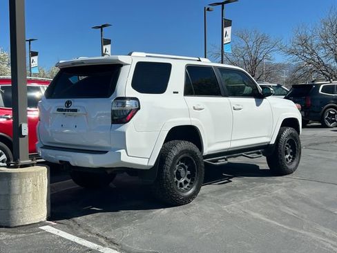 Used 2018 Toyota 4Runner SR5 Premium image 3