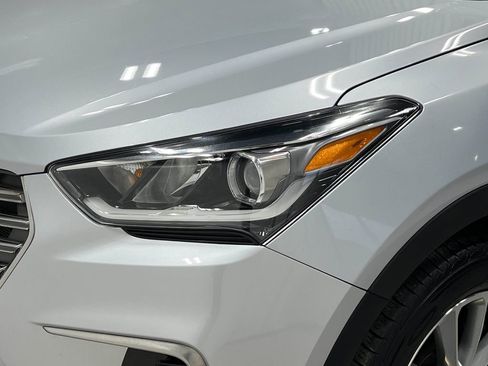 Used 2017 Hyundai Santa Fe SE image 32
