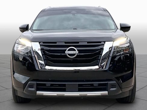 Certified 2025 Nissan Pathfinder Platinum w/ Cargo Package AWD/4WD image 4