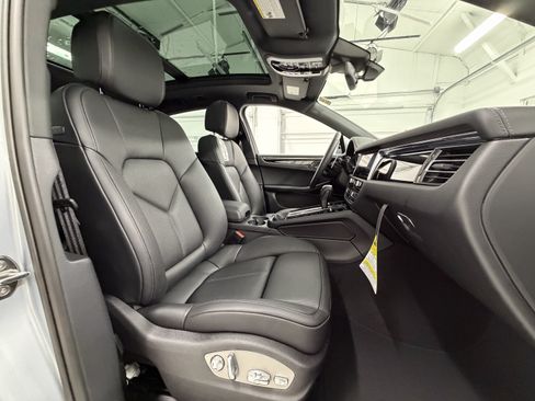 Certified 2026 Porsche Macan AWD/4WD image 23