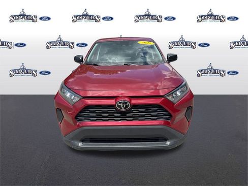 Used 2022 Toyota RAV4 LE image 2