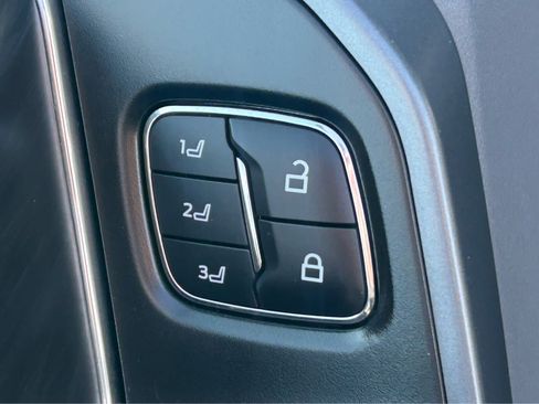 Used 2024 Ford F150 Lariat AWD/4WD image 19