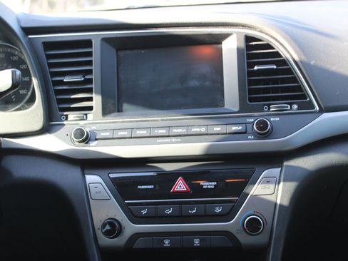 Used 2018 Hyundai Elantra SEL image 12