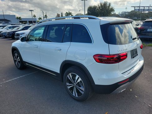 Certified 2025 Mercedes-Benz GLB 250 image 4