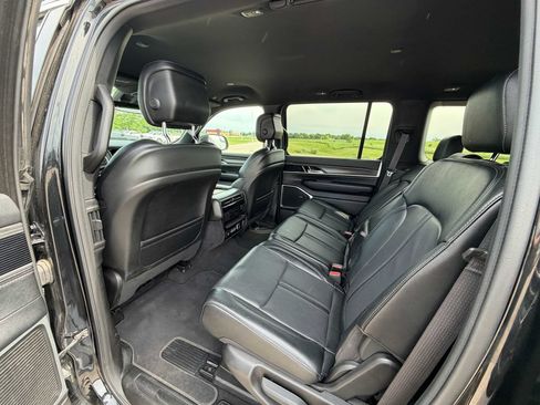 Used 2024 Jeep Wagoneer Series II w/ Flexible Seating Group AWD/4WD image 18