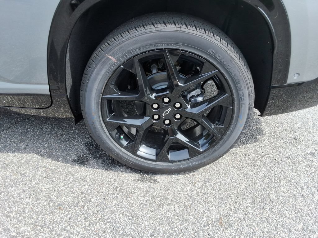 New 2026 Chevrolet Traverse RS w/ LPO, Floor Liner Package FWD image 11
