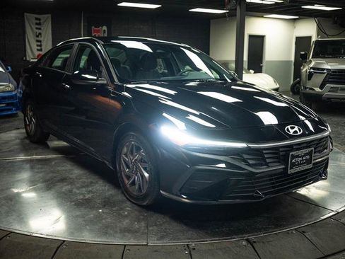 Used 2024 Hyundai Elantra SEL image 5