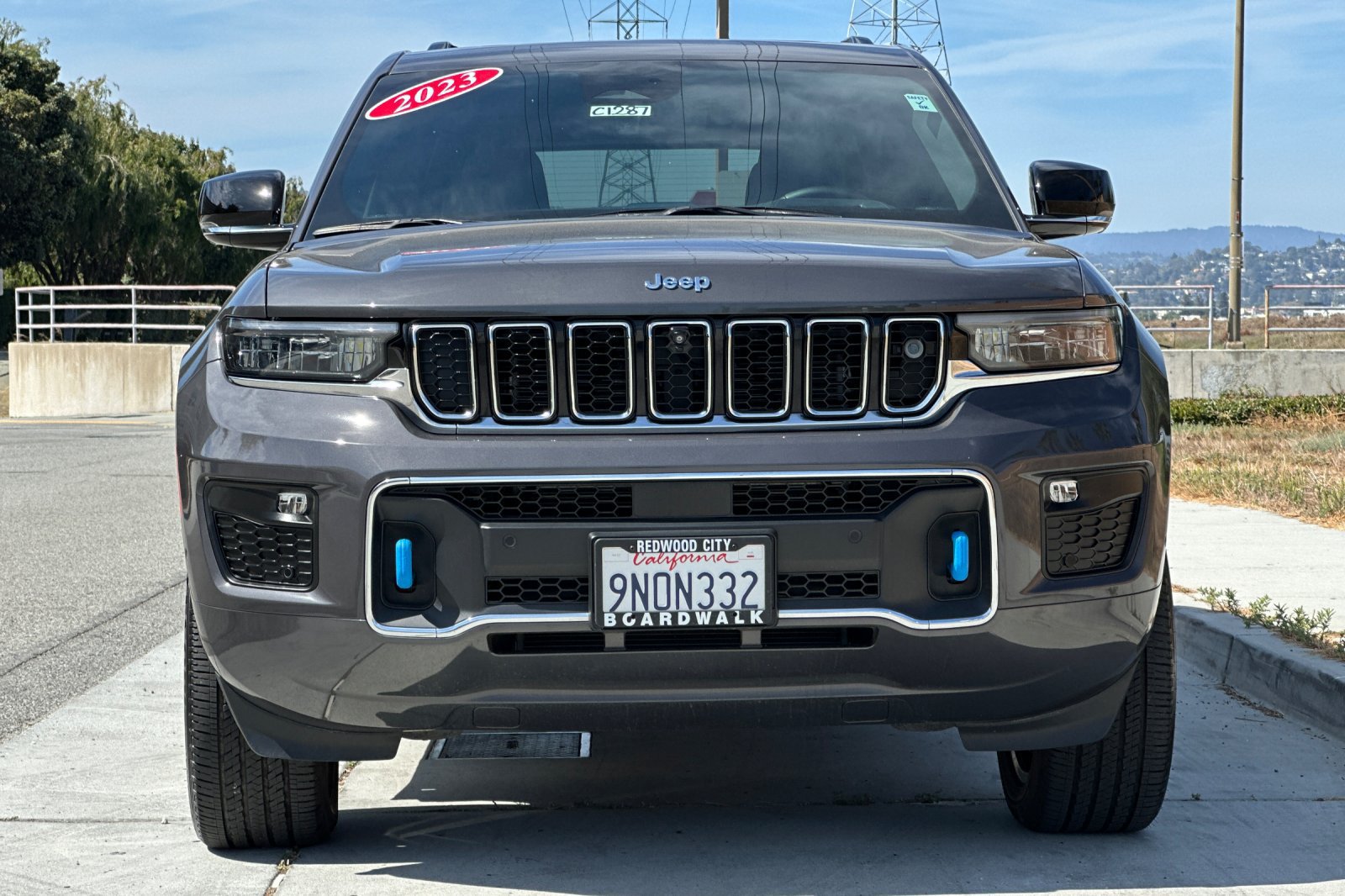 Used 2023 Jeep Grand Cherokee Overland w/ Advanced Protech Group III AWD/4WD image 9