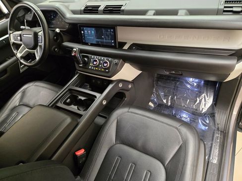 Used 2020 Land Rover Defender 110 First Edition image 28