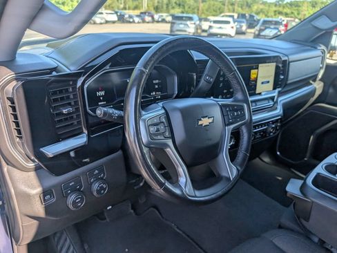 Used 2022 Chevrolet Silverado 1500 LT AWD/4WD image 10