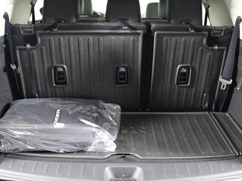 New 2026 Nissan Pathfinder Platinum FWD image 22