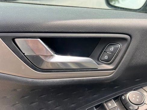 Used 2020 Ford Escape SE FWD image 25