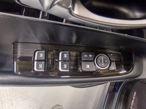 Used 2020 Kia Sorento S AWD/4WD image 18