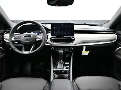 Used 2025 Jeep Compass Limited image 19