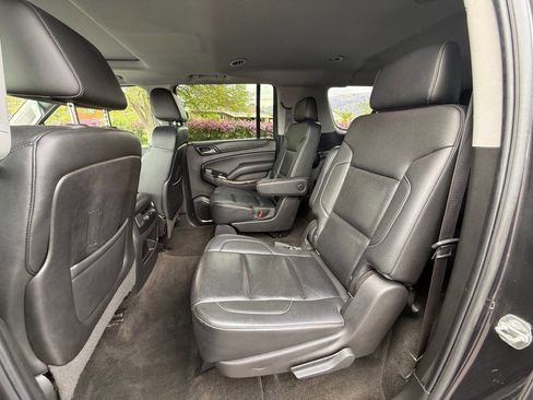 Used 2019 Chevrolet Suburban LT w/ Luxury Package image 12