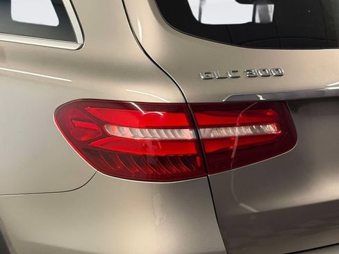 Used 2019 Mercedes-Benz GLC 300 4MATIC image 10