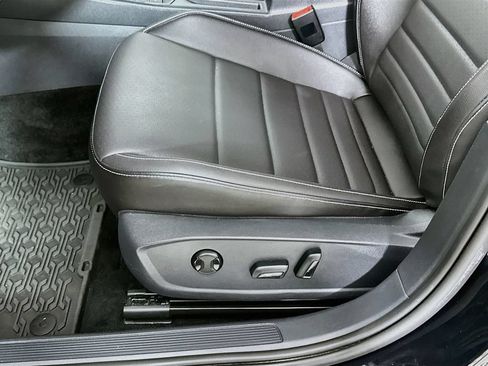 Used 2023 Volkswagen Jetta SE FWD image 10