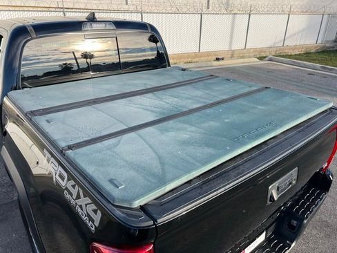 Used 2017 Toyota Tacoma TRD Off-Road image 13