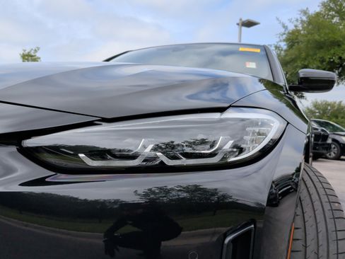 Used 2023 BMW i4 eDrive35 w/ Premium Package RWD image 3