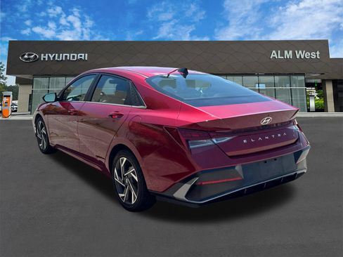 Used 2024 Hyundai Elantra SEL w/ Convenience Package FWD image 7