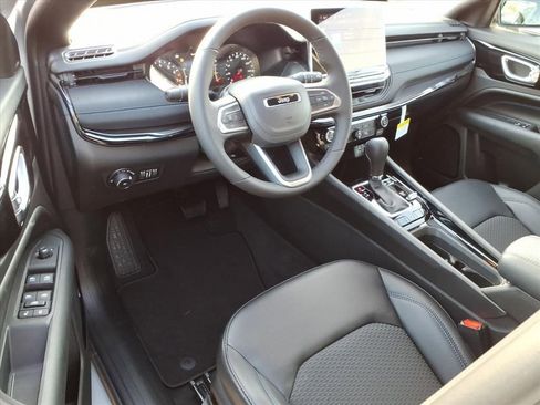 New 2026 Jeep Compass Latitude image 14