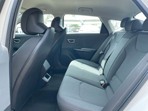 Used 2025 Kia K4 LXS image 29